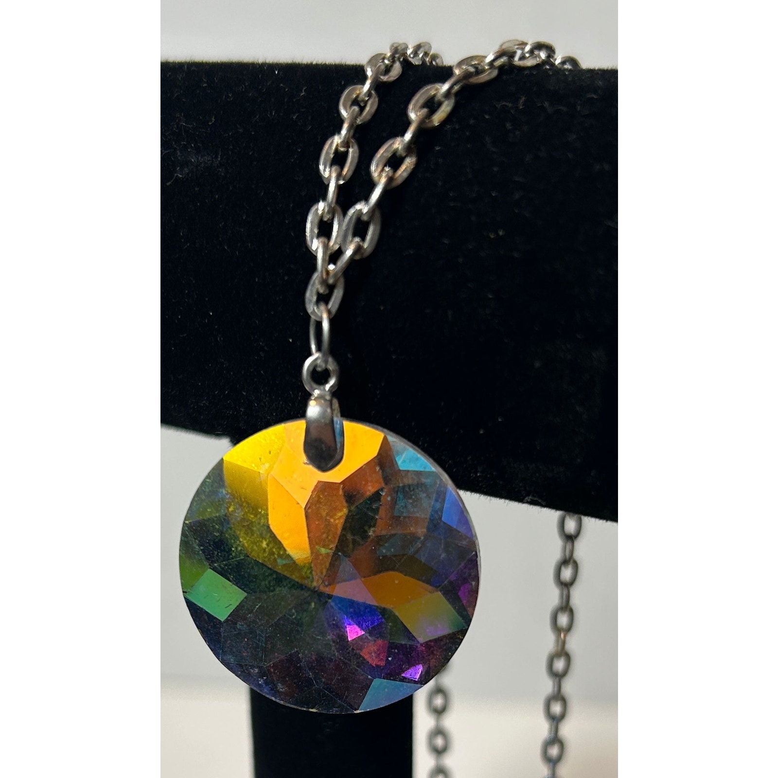 Vintage-Inspired Iridescent Crystal Pendant Necklace With Silver-Tone Chain